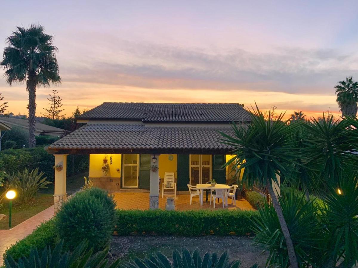 Villa Plumeria Campofelice Di Roccella Eksteriør billede