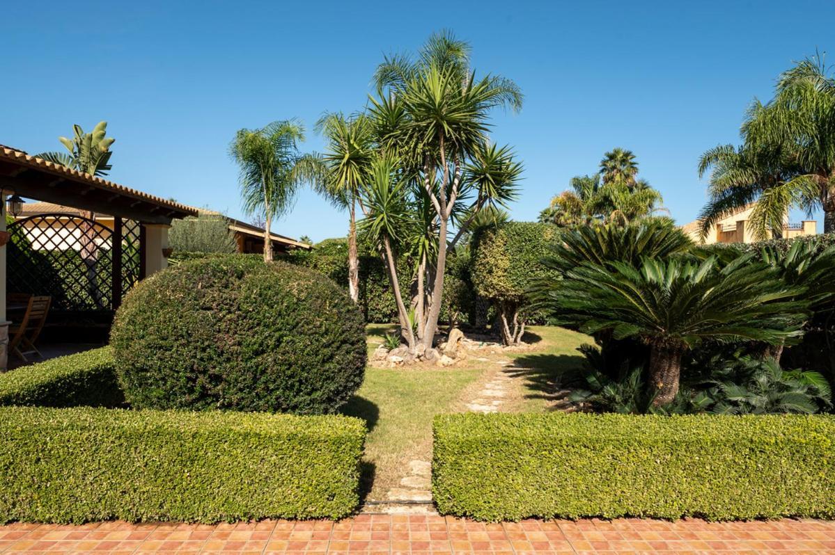 Villa Plumeria Campofelice Di Roccella Eksteriør billede