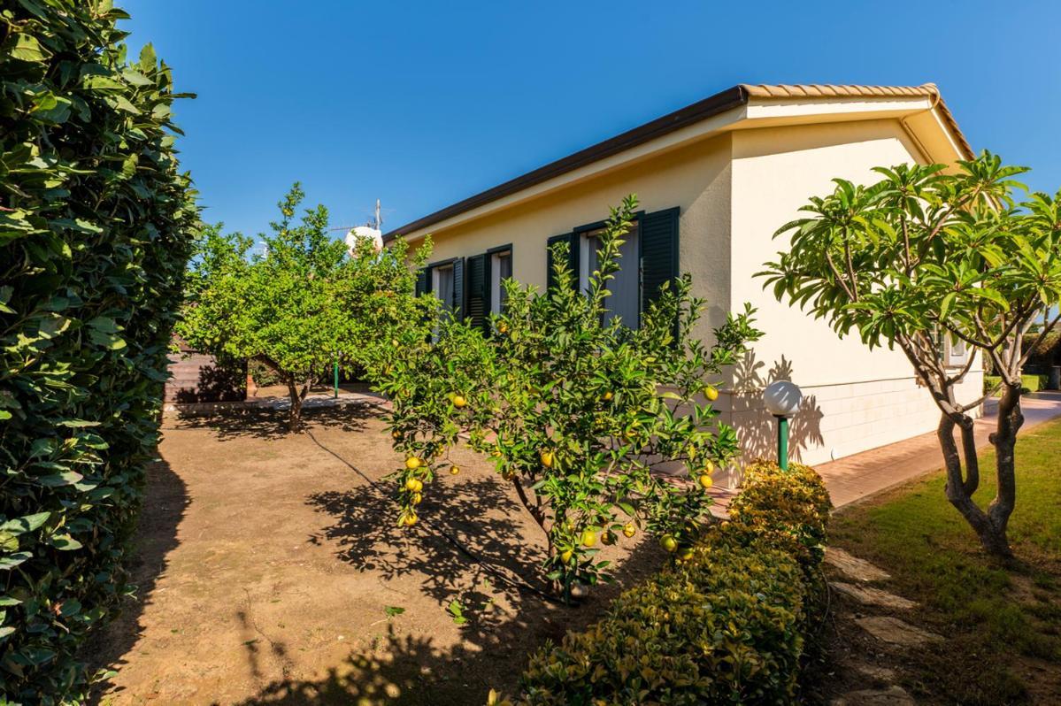Villa Plumeria Campofelice Di Roccella Eksteriør billede