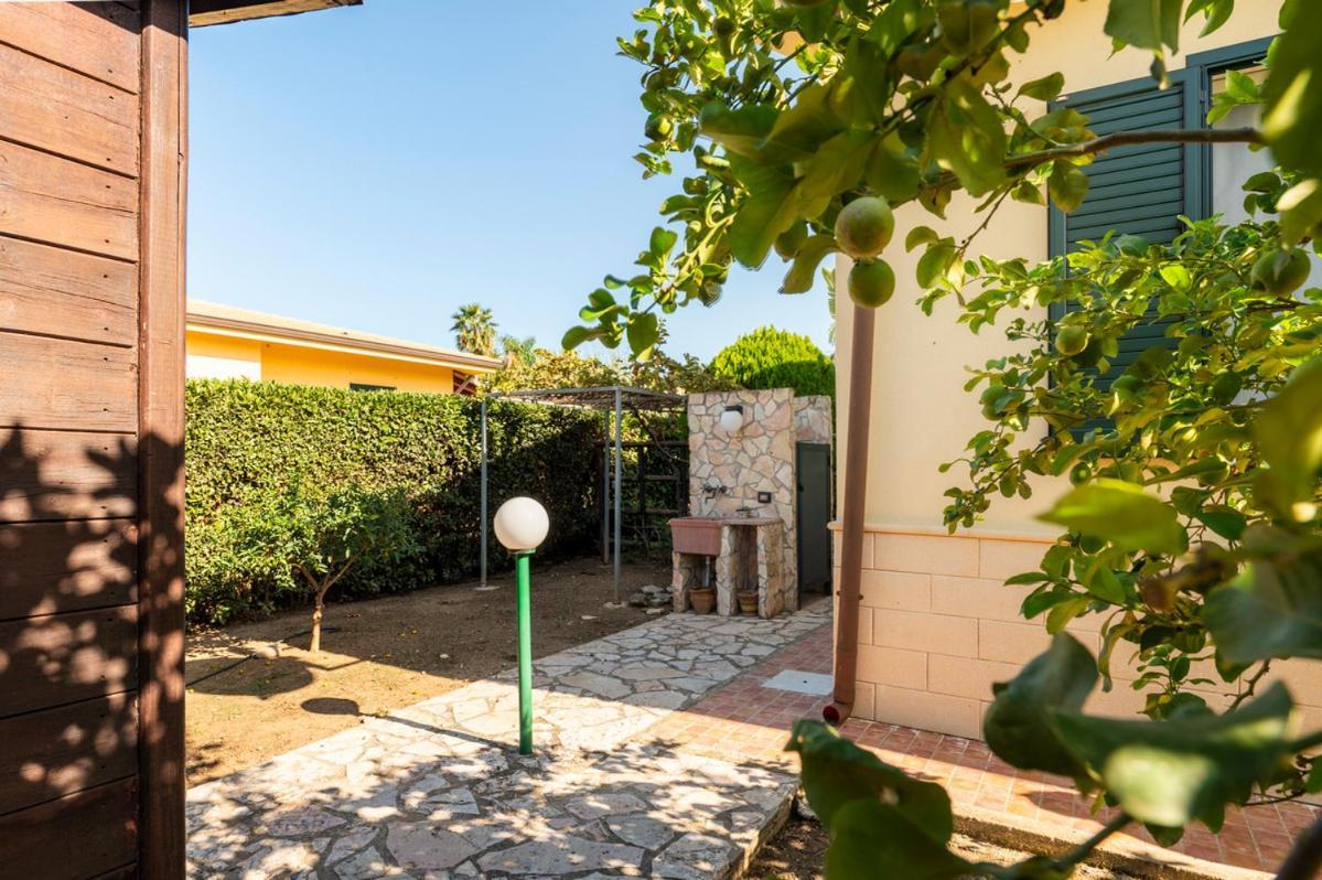 Villa Plumeria Campofelice Di Roccella Eksteriør billede
