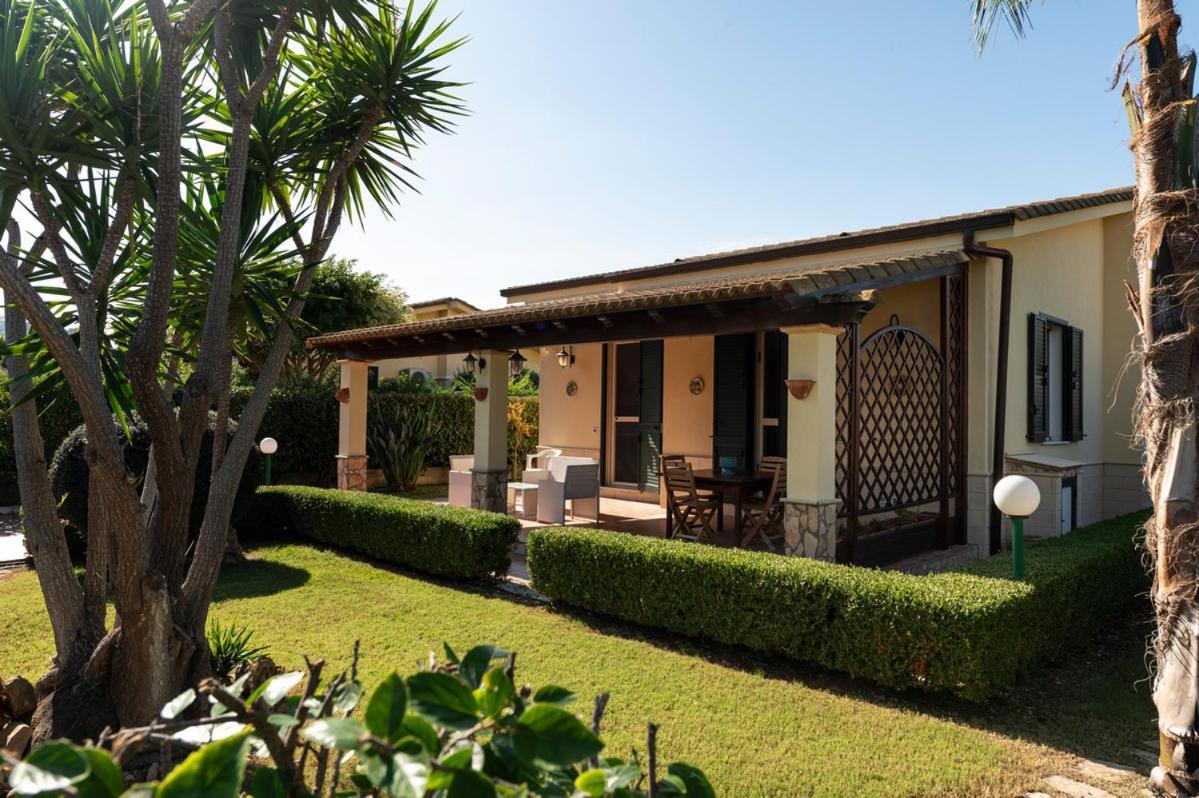 Villa Plumeria Campofelice Di Roccella Eksteriør billede