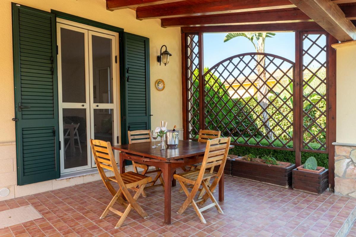 Villa Plumeria Campofelice Di Roccella Eksteriør billede
