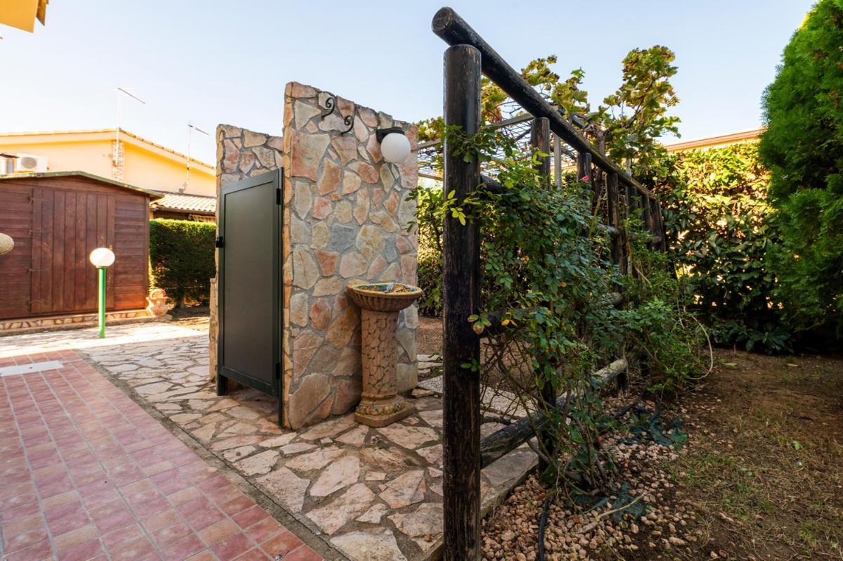Villa Plumeria Campofelice Di Roccella Eksteriør billede