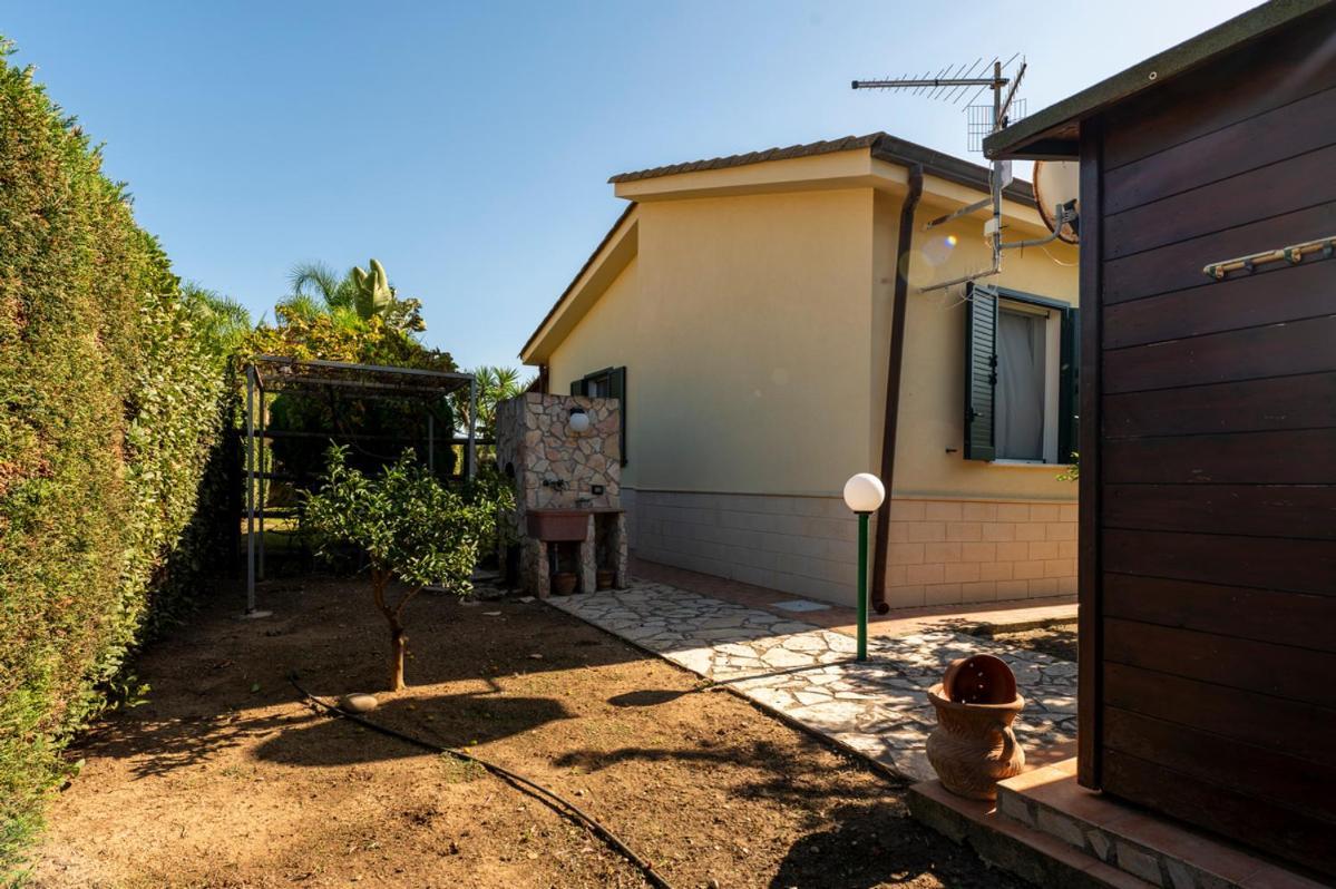 Villa Plumeria Campofelice Di Roccella Eksteriør billede